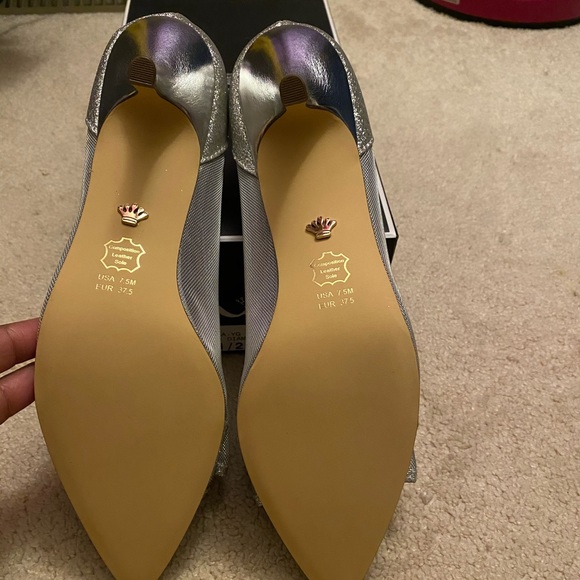 Glittery silver kitten heeled dress pump. - Picture 4 of 7